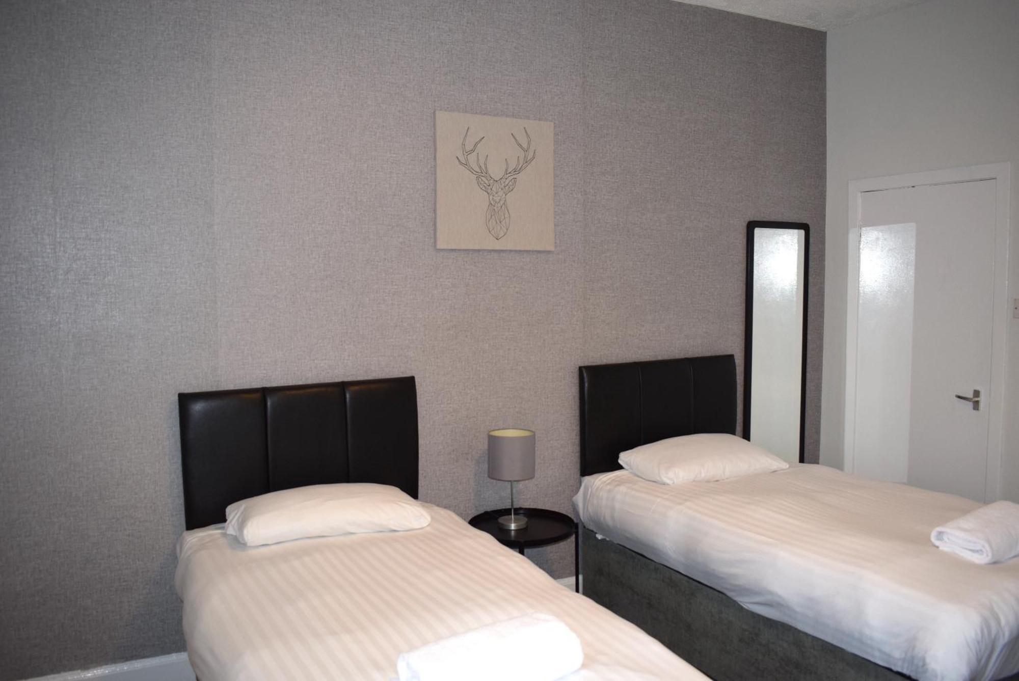 Kelpies Serviced Apartments Mcdonald- 2 Bedrooms Falkirk Exterior photo