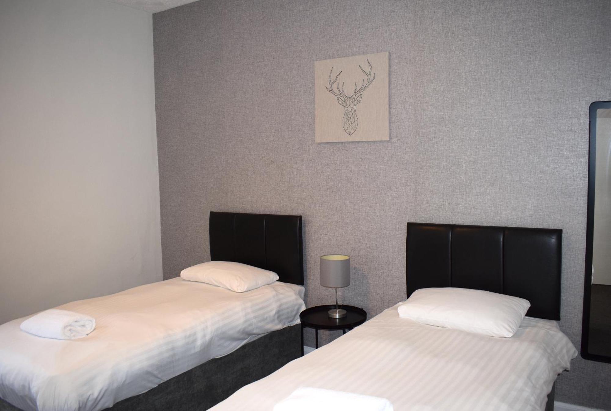 Kelpies Serviced Apartments Mcdonald- 2 Bedrooms Falkirk Exterior photo